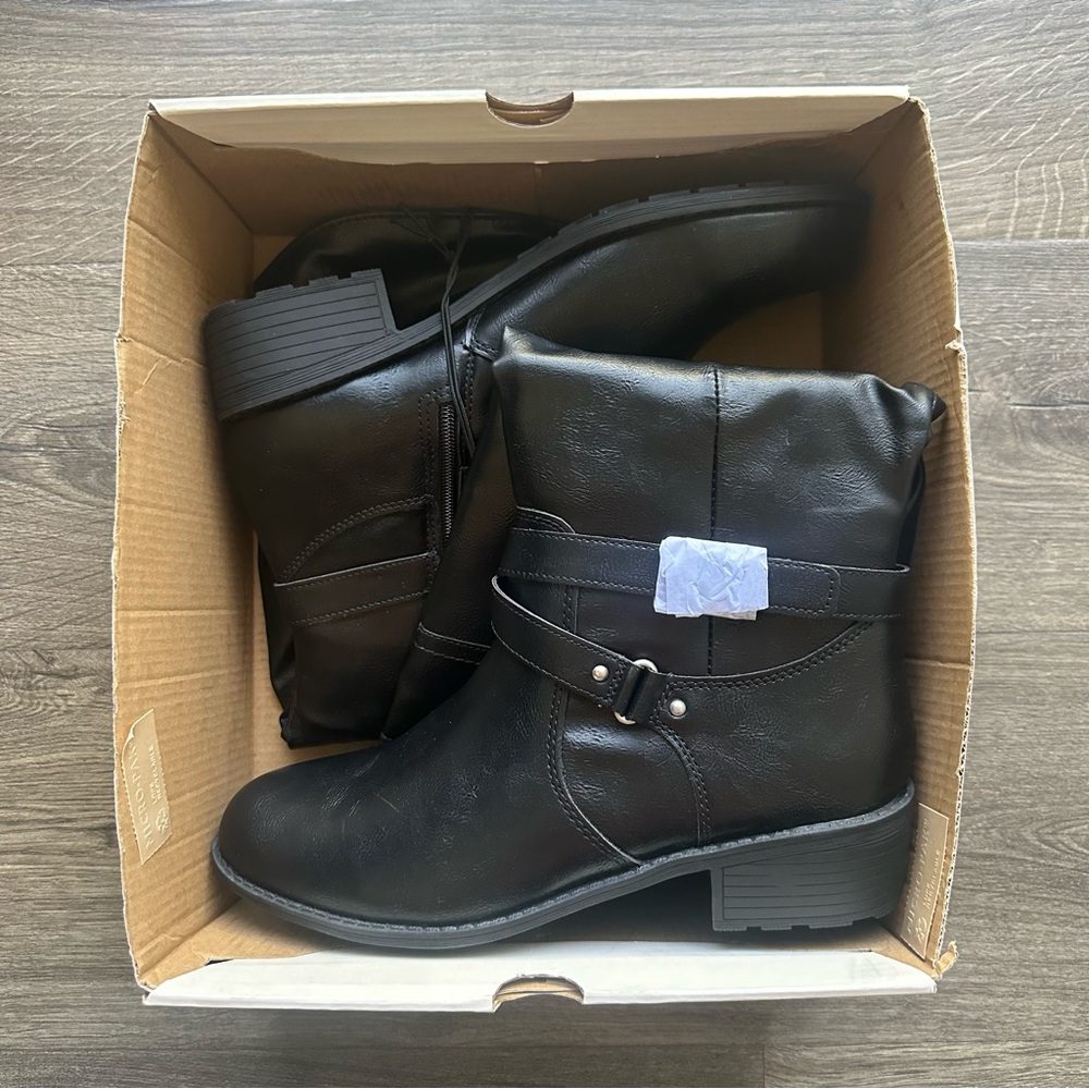 St. John's Bay Womens Dempsy Stacked Heel Riding Boots